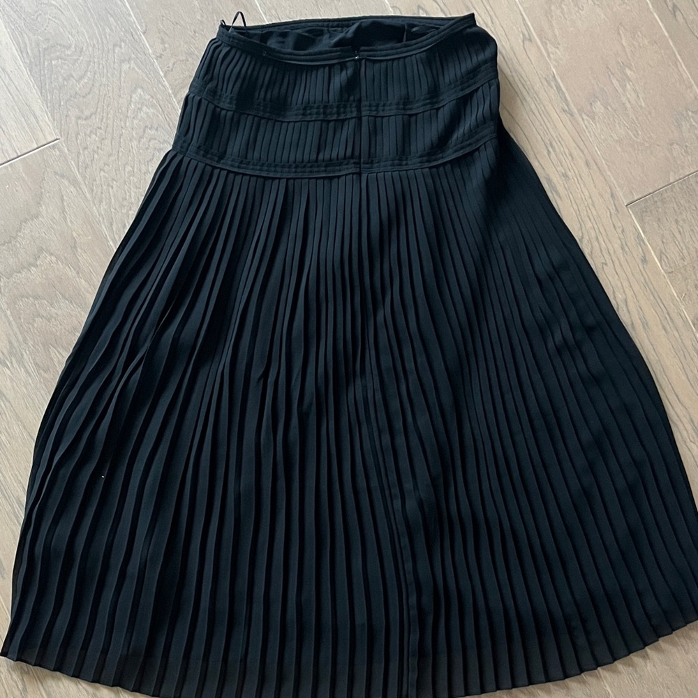 Elegant Black Pleated Long Midi/Maxi Skirt - Picture 2 of 3